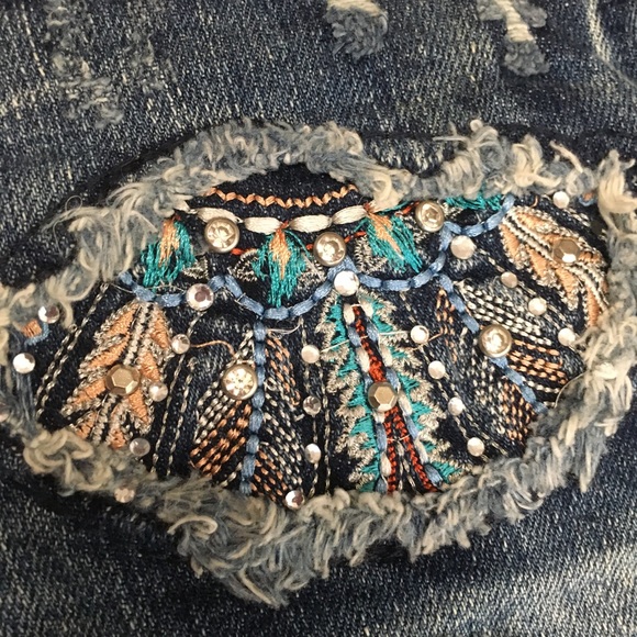 Sparkly Rhinestone feather shorts - Picture 4 of 7